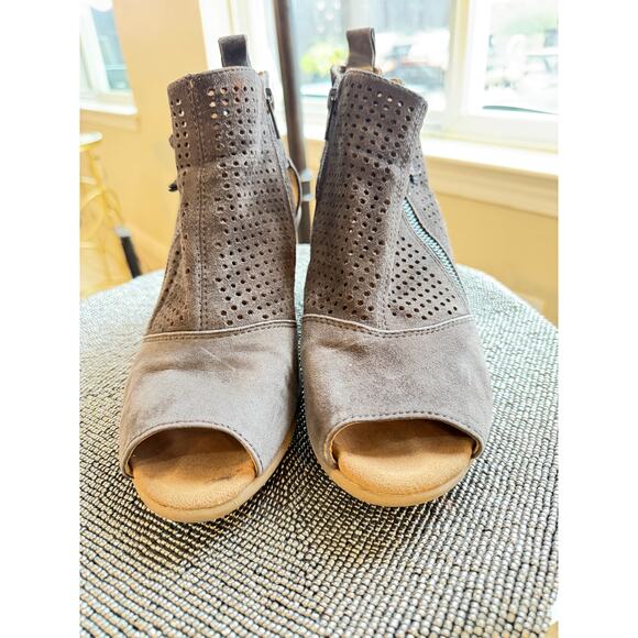 Earth “Cosmos” Wedge Sandals – Dark Slate – Perforated Leather – Size  9 - Picture 2 of 8